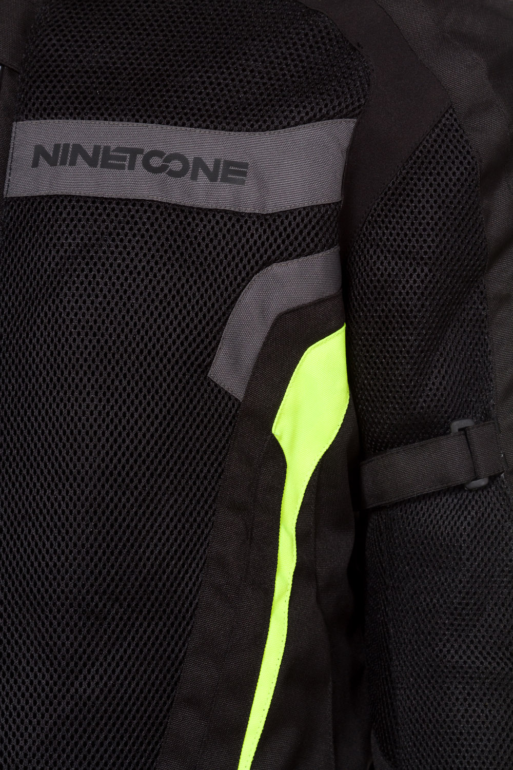 CAMPERA 4S NEGRO FLUO DETALLE 1.jpg