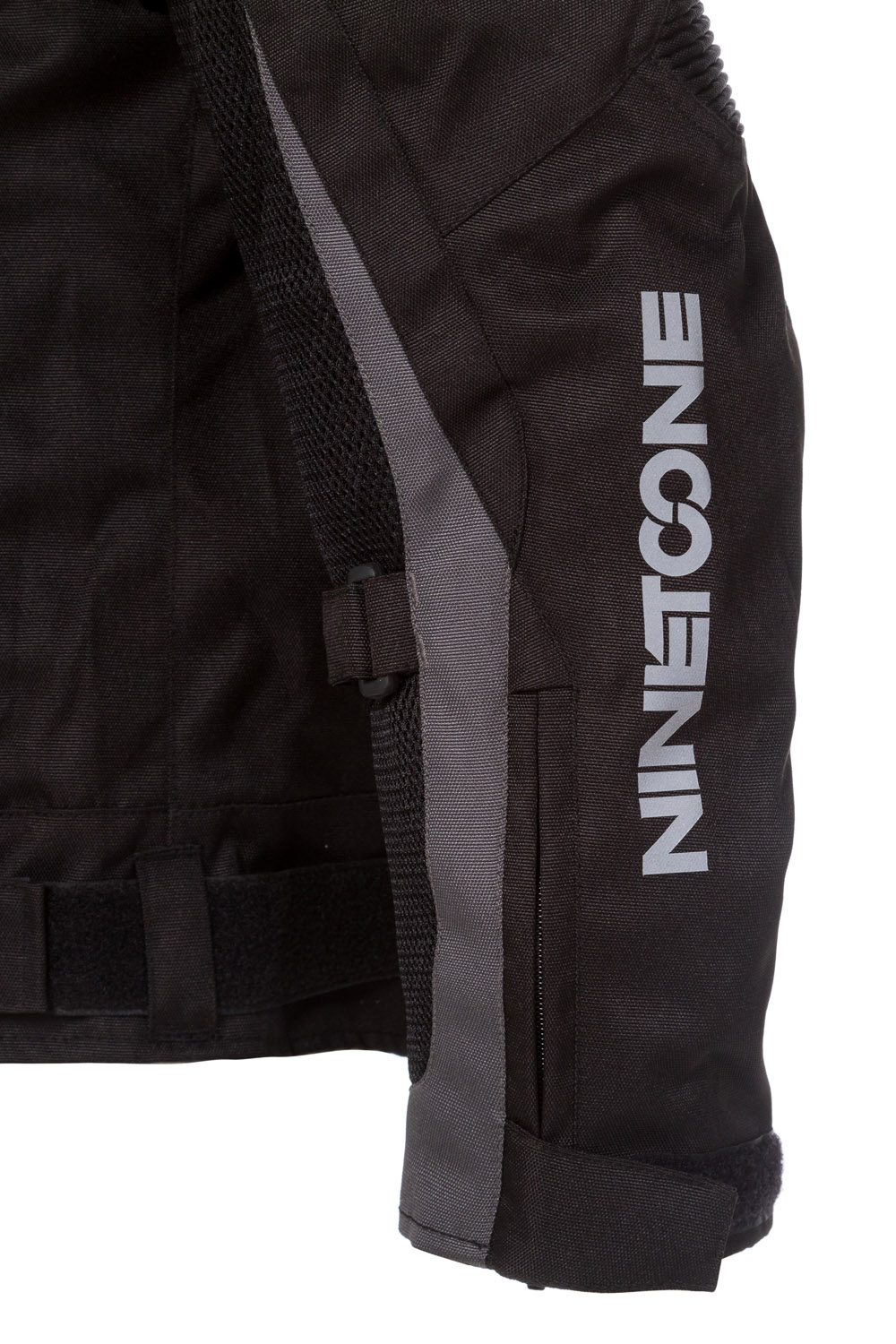 CAMPERA 4S NEGRO GRIS DETALLE 3.jpg