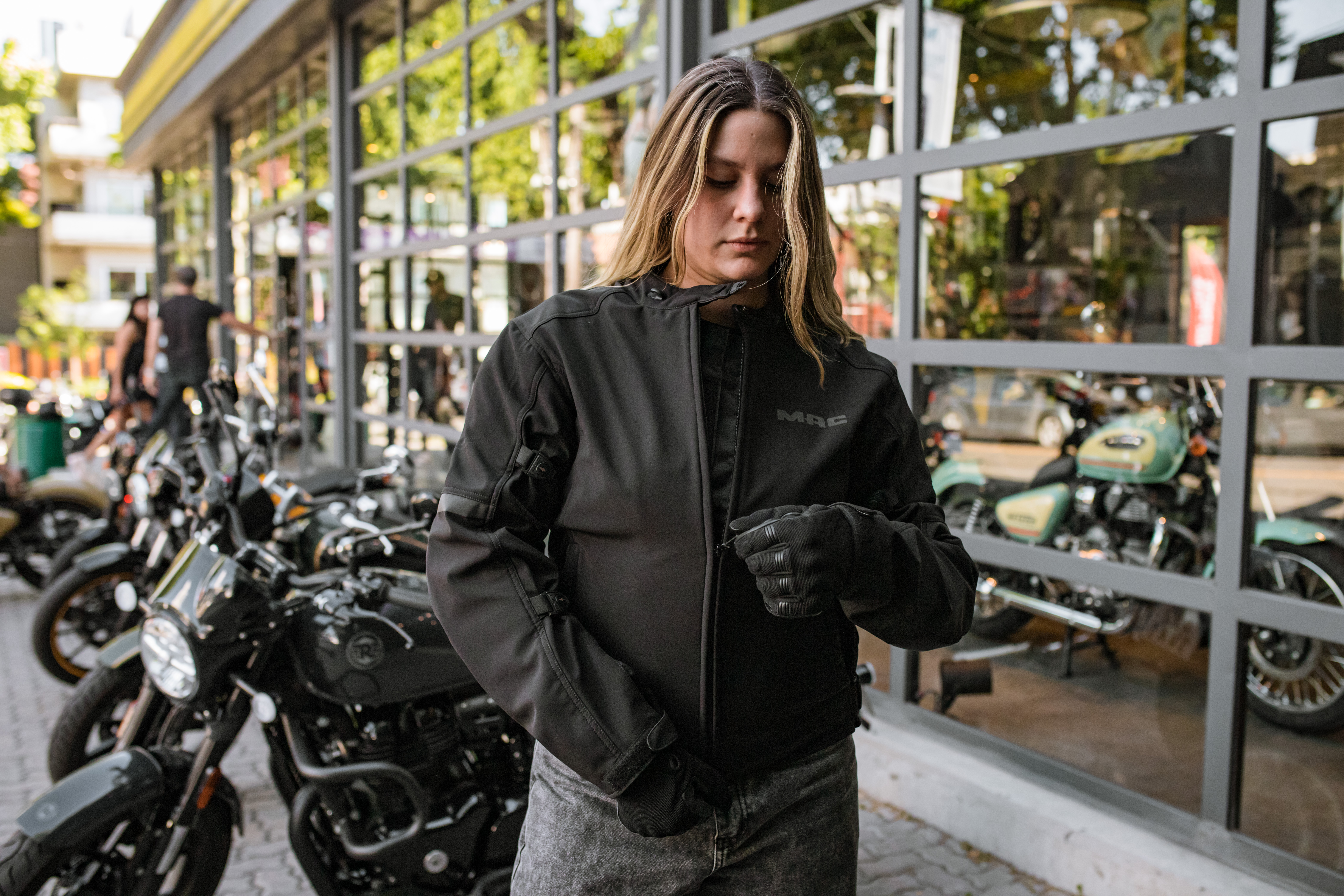 1224.LANZAMIENTOS MAC.300.jpg